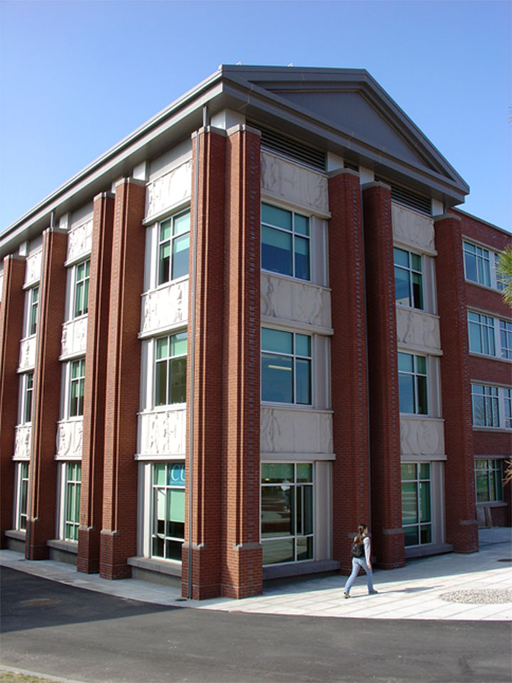 University of Connecticut: Walking Wall